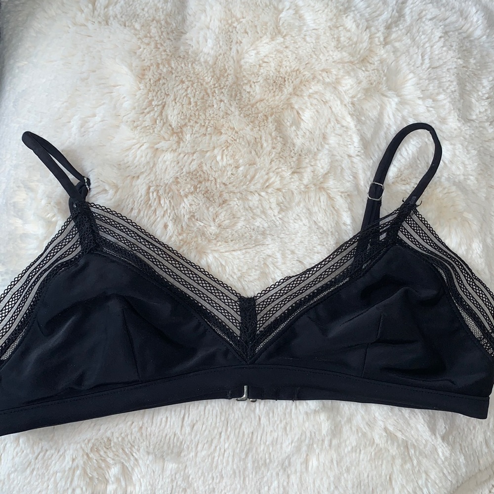 Black lace-edge bikini top